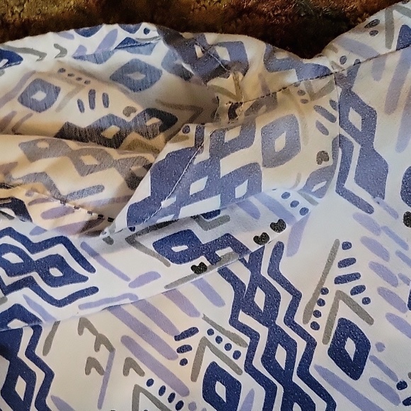 Scrub top 💓3/15💓 - Picture 3 of 4